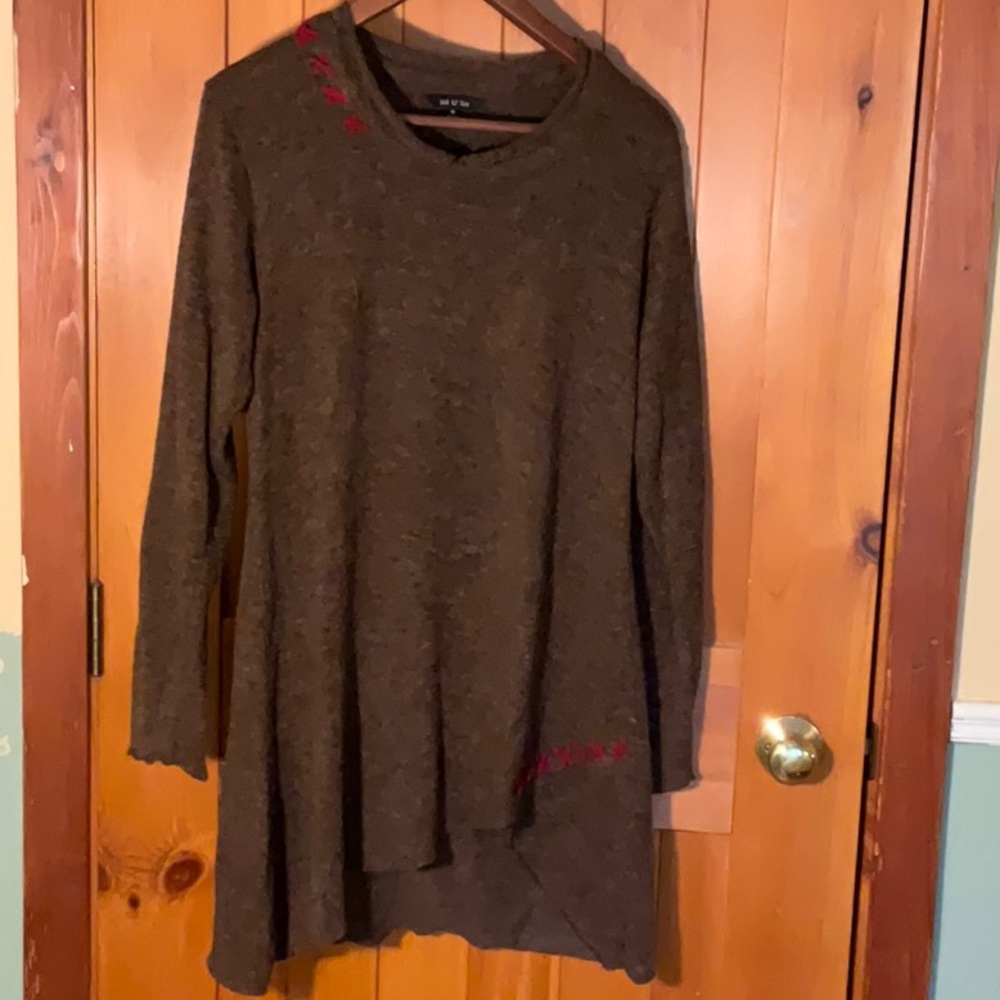 Beautiful flowy lighweight sweater